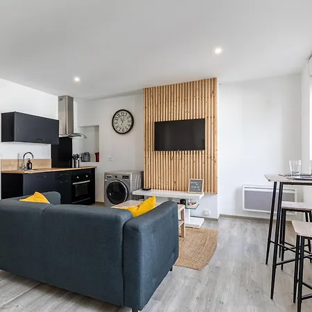 Ideal Couples & Pro - Patio Exterieur- Proche Centre Ville Et Gare - Promenade Au Bord De La Charente - Parking A Proximite - Wifi Tres Haut Debit - Equipement Premium -Netflix Angoulême Buitenkant foto