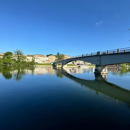 Ideal Couples & Pro - Patio Exterieur- Proche Centre Ville Et Gare - Promenade Au Bord De La Charente - Parking A Proximite - Wifi Tres Haut Debit - Equipement Premium -Netflix Angoulême Buitenkant foto