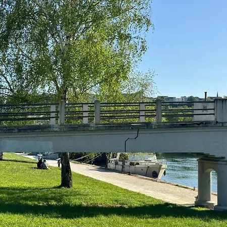 Ideal Couples & Pro - Patio Exterieur- Proche Centre Ville Et Gare - Promenade Au Bord De La Charente - Parking A Proximite - Wifi Tres Haut Debit - Equipement Premium -Netflix Angoulême Buitenkant foto