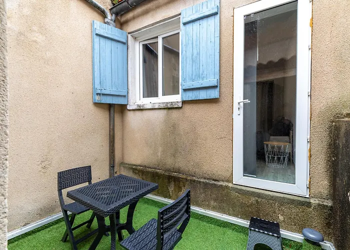 Ideal Couples & Pro - Patio Exterieur- Proche Centre Ville Et Gare - Promenade Au Bord De La Charente - Parking A Proximite - Wifi Tres Haut Debit - Equipement Premium -Netflix
