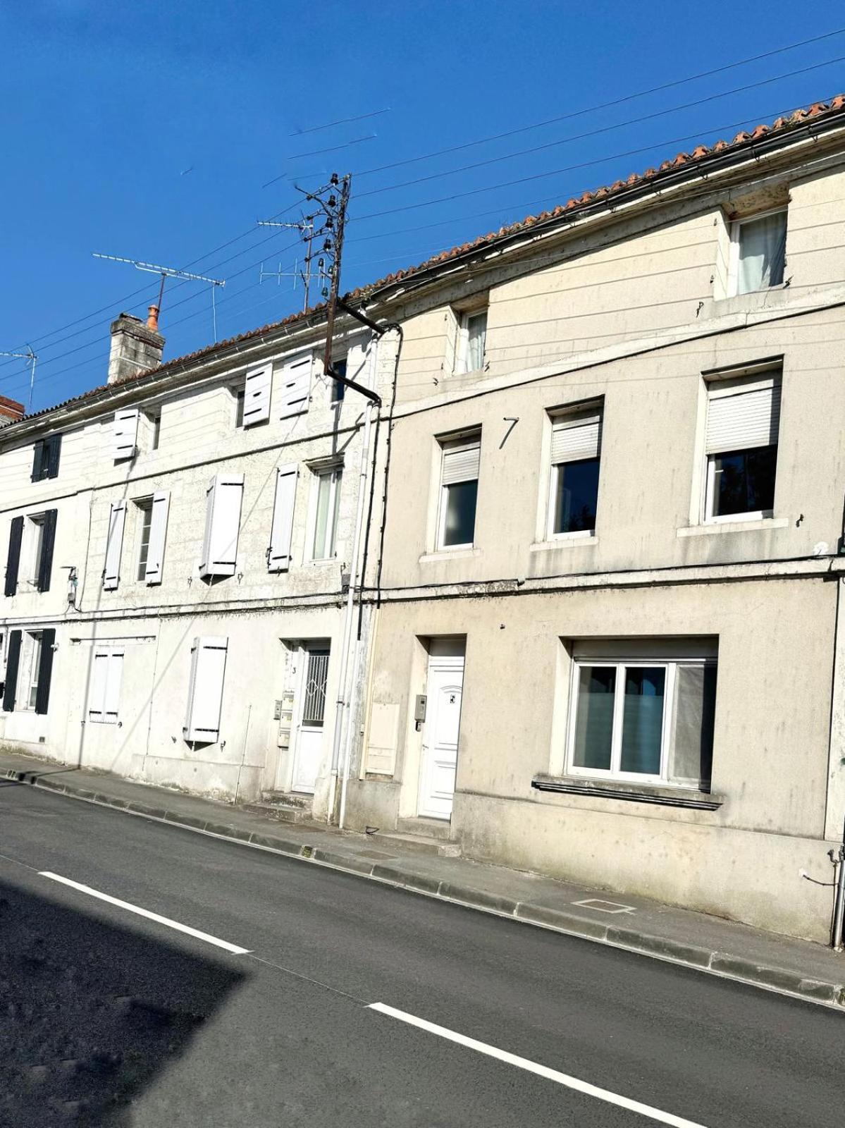 Ideal Couples & Pro - Patio Exterieur- Proche Centre Et Gare - Promenade Au Bord De La Charente - Parking A Proximite - Wifi Tres Debit - Equipement Premium -netflix