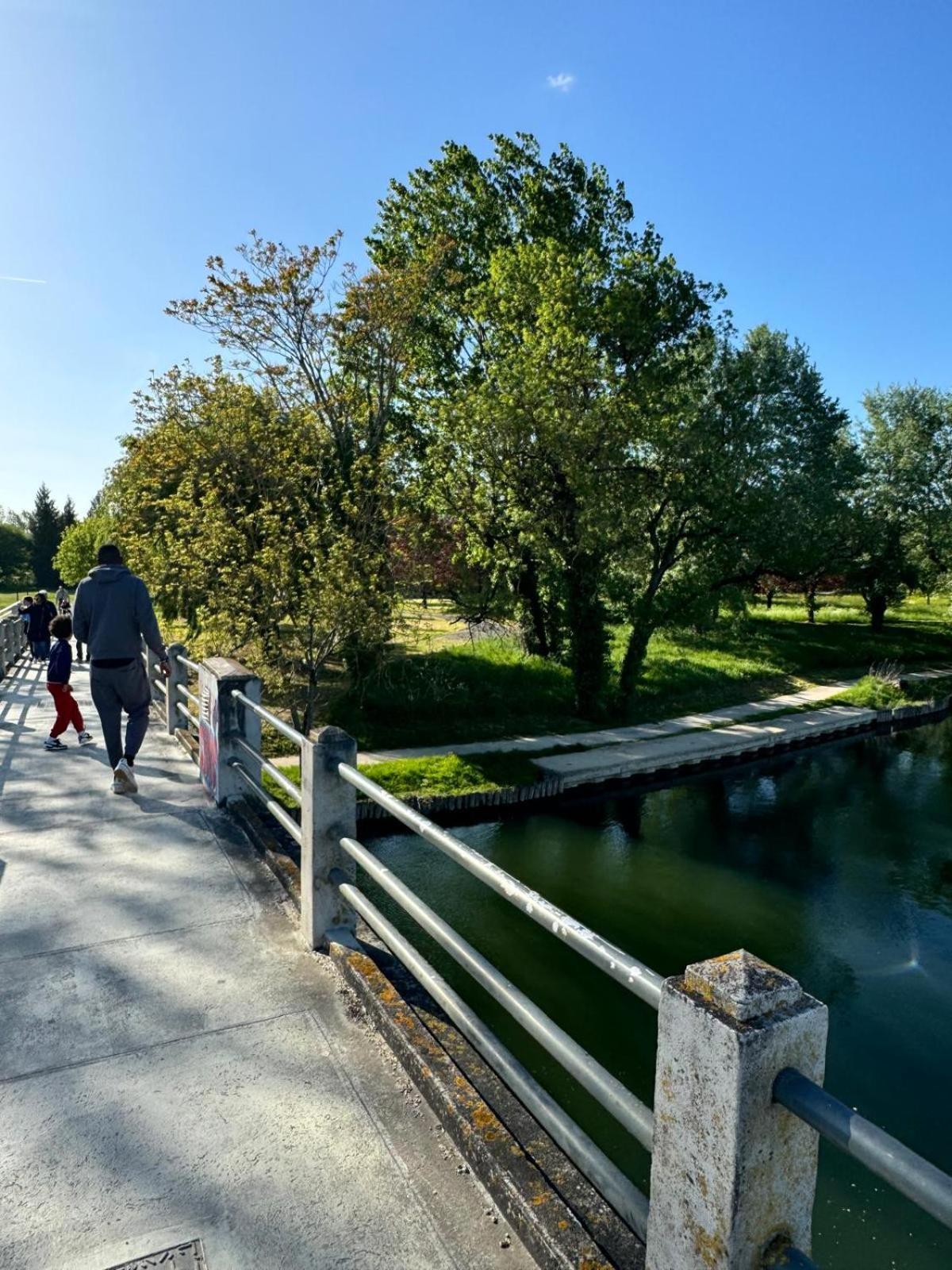 Appartement Ideal Couples & Pro - Patio Exterieur- Proche Centre Et Gare - Promenade Au Bord De La Charente - Parking A Proximite - Wifi Tres Debit - Equipement Premium -netflix Angoulême